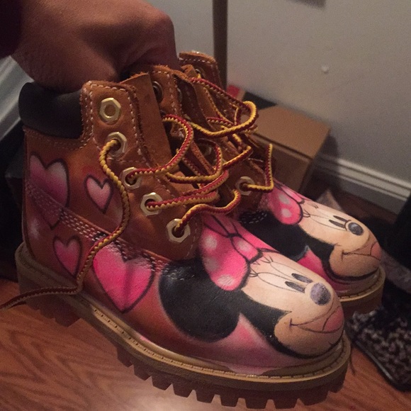 6.5c Custom air brushed Minnie Mouse Timbs - Picture 5 of 8